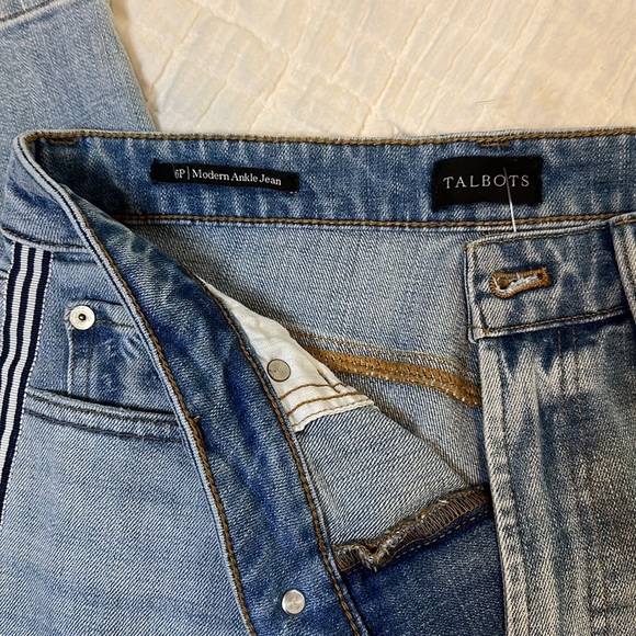Talbots Modern Ankle Striped Straight Denim Light/Medium Wash Jean Size 6P - Picture 4 of 9